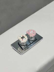 2个装设计精美的马桶冲水按钮，适用于美甲沙龙和浴室，新款水桶按钮美甲专用浴室水箱开关按钮按压器马桶盖神器可爱 - 隨機顏色2pcs - 查看 3