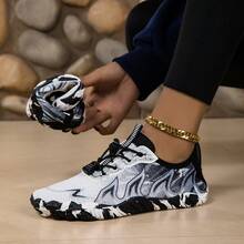 Women's Outdoor Quick-Drying Anti-Slip Beach Snorkeling Swimming Rappelling Shoes For Water Sports Wading Shoes For Swimming In Water, Gym Training Yoga Shoes, Cross-Functional Multi-Functional Training Shoes, Flat Shoes, Large Size, Suitable For All Seasons (Spring, Summer, Autumn, Winter), Flat Five-Toe Shoes - Black - View 3