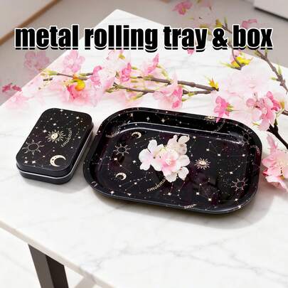 Bộ 2 khay cuốn thuốc bằng kim loại - Thiết kế họa tiết vàng huyền bí - 18cm*14cm, hộp đựng bằng sắt họa tiết đen vàng, thích hợp để đựng các vật dụng nhỏ, phụ kiện hút thuốc, dễ mang theo, phù hợp trang trí nhà cửa và văn phòng.