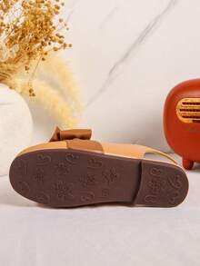 1 Pair Girls' PU Bow Soft Bottom Breathable Closed Toe Flat Sandals, Suitable For Spring And Summer - Brown - View 4