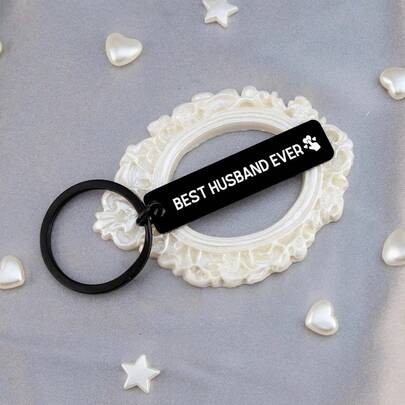 1个情人节礼物送给老公的钥匙扣，上面写着“我爱你”，浪漫礼物，妻子送给老公的生日、周年纪念日、圣诞节礼物创意，送给最好的老公的钥匙扣