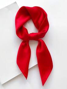 1条90厘米纯色缎面围巾，柔软优雅，适合春夏秋季佩戴，可作头巾、围巾、颈巾等，日常外出、约会、聚会、派对等场合搭配连衣裙穿着。 - 焦糖色 - 查看 24