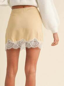 Women Y2K Satin Lace Short Skirt Low Waist Floral Edge A-Line Layering Skirt - 香檳色 - 查看 3