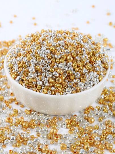 各种规格的金银珠子，适用于珠宝制作、DIY手链、项链、耳环等手工艺品，以及服装装饰配件。