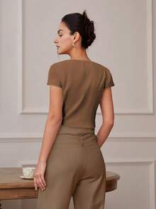 女士休闲简约纽扣前开襟短款上衣，宽领设计，适合春夏穿着，商务休闲，度假休闲皆宜。 - 棕色 - 查看 2