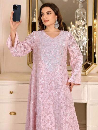 大码阿拉伯风格V领长袖连衣裙，饰有贴花和串珠，长款常规下摆，梭织面料，无弹力