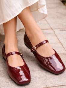 复古法式玛丽珍鞋，酒红色漆皮方头，金属搭扣，优雅百搭，柔软鞋底，时尚舒适，适合全天穿着，女士平底鞋，新款，简约休闲一脚蹬，亮面方扣，适合情人节、母亲节、婚礼、派对、办公场合穿着（尺码偏小，鞋型偏窄，建议选购大一码） - 酒紅色 - 查看 2