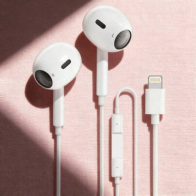 苹果有线耳机，Lightning接口，MFi认证，带麦克风和音量控制，兼容 14/13/12/11/SE/X/XR/XS/8/7，可用于音乐和通话。