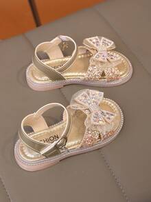 زوج جديد من الصنادل المسطحة الأنيقة للبنات، مزينة بالخرز واللؤلؤ والفصوص على شكل فيونكة، أصابع مستديرة، مناسبة للارتداء اليومي والرقص والخروج في الربيع والخريف، مزينة بترتر، أحذية أميرة مغلقة الأصابع - الذهبي - مشاهدة 5