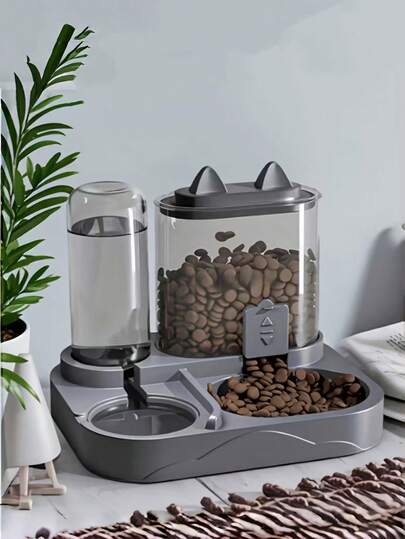 1个二合一大容量自动猫咪喂食器兼饮水器 - 干湿分离，耐用塑料材质，透明设计，是室内宠物补水和健康喂养的理想之选，无需电池 - 出行无忧，适用于猫狗