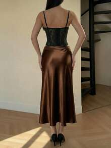 女士春季缎面优雅休闲半身裙，兼具优雅与舒适，适合日常百搭穿着，也适合情人节和约会之夜。 - 棕色 - 查看 3