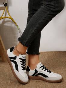 Zapatillas casuales para mujer, diseño retro de hebilla plana, zapatillas de entrenamiento de corte bajo con cordones, adecuadas para uso diario, todas las estaciones - Blanco y Negro - Ver 5