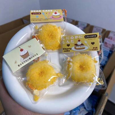 2026新款捏捏乐油炸蛋糕吊坠，精致减压油炸甜甜圈捏捏乐玩具，适合男孩女孩互动、增进友谊、增进亲情，热销产品，送给男友、女友的完美礼物，生日、派对皆宜