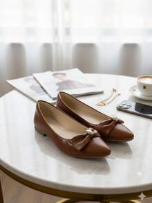 Sapatilha Bico Fino Caramelo com Laço e Detalhe Dourado - Caramelo - Visão 5