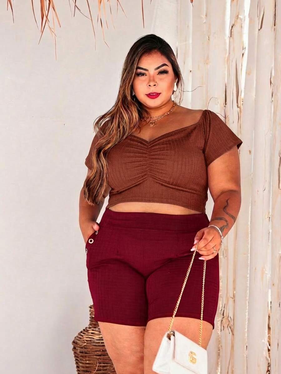 CROPPED PLUS SIZE COM DETATALHE FRANZIDO FRONTAL - Marrom - Visão 1