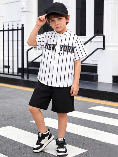 2pcs/Set Young Boy's Casual Street Style Classic Retro Striped Black & White Contrast Design "New York" Letter Print Collared Short Sleeve Button-Up Shirt Paired With Loose Black Shorts Set, Suitable For Outdoor, Back To School, Commute, Social Events, Spring/Summer