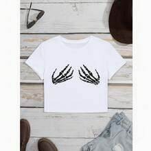 Cropped Raglan Top, Skull Hands Design, Halloween 2025 - Alternative Casual Grunge Punk Goth Blogger Style - 白色 - 查看 1