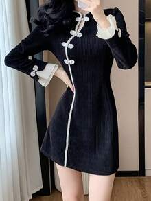 Vestido corto de cheongsam elegante con mangas largas, diseño de botones y encaje con ribete de contraste - Negro - Ver 3