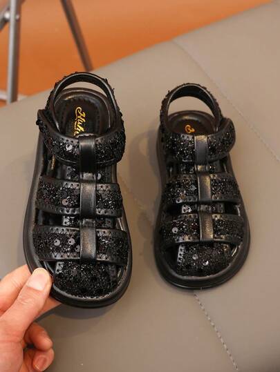 1 Pair Vintage Girls' Sandals, New Summer Fashion Closed Toe Breathable Hollow Out Beach Shoes, Soft Bottom Non-Slip