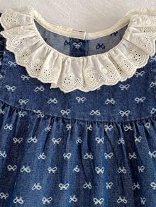 Bộ áo liền quần tay ngắn bằng vải denim jacquard họa tiết nơ trái tim mới cho bé gái, áo liền quần công chúa cổ ren. - Màu xanh lam - Xem 4