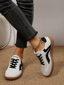 Zapatillas casuales para mujer, diseño retro de hebilla plana, zapatillas de entrenamiento de corte bajo con cordones, adecuadas para uso diario, todas las estaciones - Blanco y Negro - Ver 4