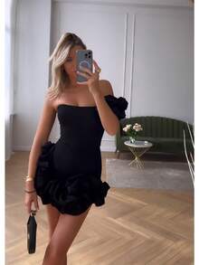 A Short, Fitted Dress With Irregular Ruffles And A Cinched Waist. - Black - View 2