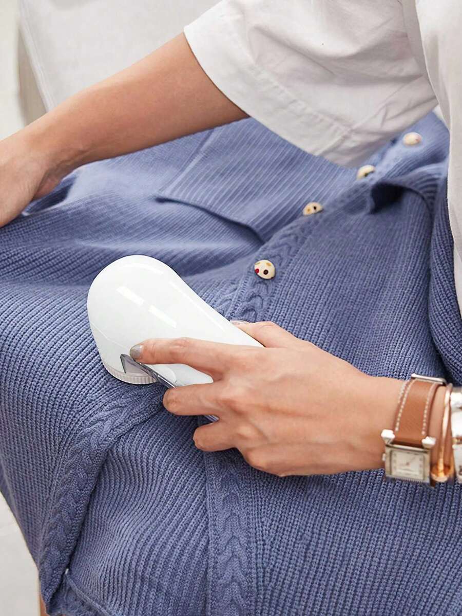 1pc Fabric Shaver, 500mAh Battery Powered Lint Remover, 3-Blade Electric Fuzz Shaver, Sweater Defuzzer, Suitable For Removing Lint, Fuzz, Pilling From Clothes, Sofa, Furniture, Effective Lint And Fuzz Removal - Cleaning Tool