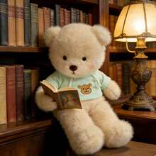 这款9.84英寸的超柔软米色毛绒泰迪熊采用如云般柔软亲肤的面料制成。它穿着浅绿色连帽衫，上面印有可爱的泰迪熊图案，黑色的圆眼睛和柔和的粉色腮红更添迷人魅力。 - 彩色 - 查看 4