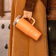 TYESO 1200ml (40 Oz) Vacuum Insulated Water Bottle With Handle, Stainless Steel Coffee Mug With Leak-Proof Lid And Straw. 100% Leak-Proof, Keeps Drinks Hot/Cold For 24 Hours. Suitable For Water, Iced Tea, Coffee, Smoothies, And Other Beverages. Available In Various Colors. The Perfect Choice For Festive Or Birthday Gifts. - 深粉紅色 - 查看 10