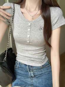 1 chiếc áo thun nữ tay ngắn thêu họa tiết, thiết kế độc đáo và ôm dáng, phong cách thường ngày mùa hè. - Màu Xám nhạt - Xem 6