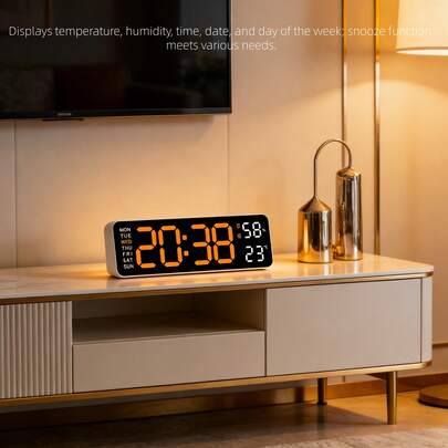Este reloj digital LED minimalista se alimenta por USB. Este reloj rectangular simple y multifuncional con fuente grande se puede colgar o colocar de pie por sí solo. Cuenta con funciones de fecha, temperatura, humedad y repetición de alarma. Ideal para uso en jardín al aire libre o como reloj decorativo, se puede colocar sobre una mesa o montar en la pared. El diseño es sencillo pero sofisticado y admite el cambio entre formato de 12/24 horas. Es una opción ideal para la decoración del jardín, la sala de estar o el dormitorio.