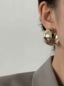 1 Pair Textured Wide C-Shape Hiphop Earrings For Teenagers - Style 1 - View 6
