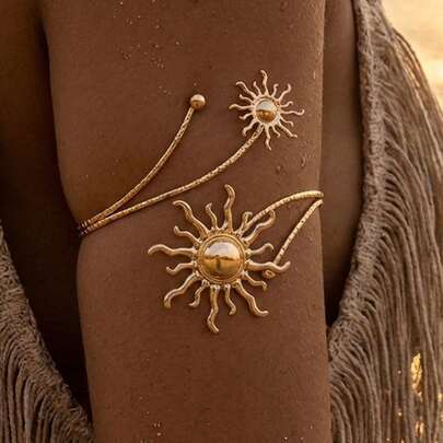 Một chiếc vòng tay mùa hè thời trang, phóng khoáng, sáng tạo, bất đối xứng, phù hợp cho phái nữ dạo phố, dự tiệc và đi nghỉ mát hàng ngày.