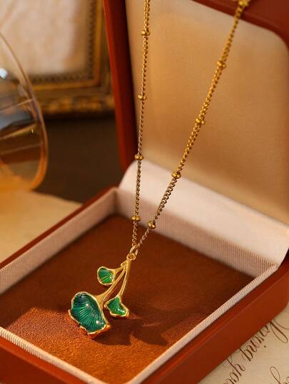 1pc Stainless Steel Green Ginkgo Leaf Pendant Necklace, Fashionable Necklace, French Elegant Charm, Everyday Accessory, Suitable As Birthday Gift For Girlfriend