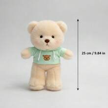 这款9.84英寸的超柔软米色毛绒泰迪熊采用如云般柔软亲肤的面料制成。它穿着浅绿色连帽衫，上面印有可爱的泰迪熊图案，黑色的圆眼睛和柔和的粉色腮红更添迷人魅力。 - 彩色 - 查看 11