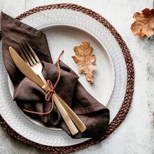 13\ Antique White Leaf Trim Round Charger Plates For Dinner, Table Chargers Plates Bulk, 6Pcs - 葉白 - 查看 7