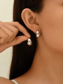 1 Pair S925 Sterling Silver Crescent Moon Stud Earrings, Minimalist & Fashionable, Women Jewelry Gift, New Year/Valentine's Day Present - Half-moon Bean Earrings - View 3