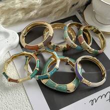 Vintage luxuriöse, goldfarbene, emaillierte, mehrfarbige, breite, übertriebene personalisierte Manschetten-Armband, geeignet für modebewusste Frauen, passend für Nachtclub, Musikfestival, Party, Junggesellinnenabschied, Bridal-Shower, Abschlussfeier und täglichen Gebrauch, ein Schmuckgeschenk für Bohème-Mode-Liebhaber - Verschiedenfarbig - Übersicht 7