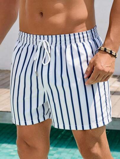 男士白色沙滩短裤，竖条纹设计，抽绳松紧腰带，舒适休闲男士短裤，男士沙滩裤，夏威夷风格，适合夏季度假休闲穿着