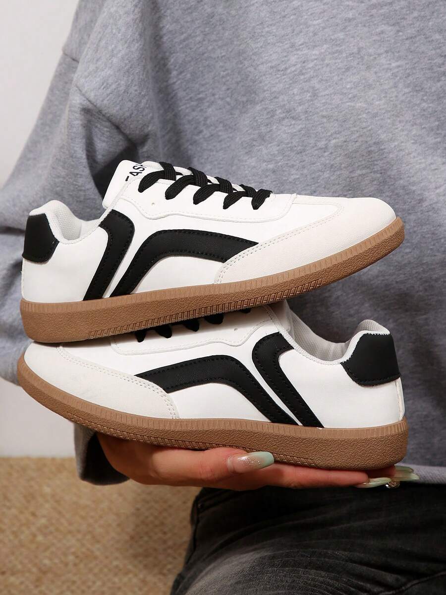 Zapatillas casuales para mujer, diseño retro de hebilla plana, zapatillas de entrenamiento de corte bajo con cordones, adecuadas para uso diario, todas las estaciones - Blanco y Negro - Ver 1