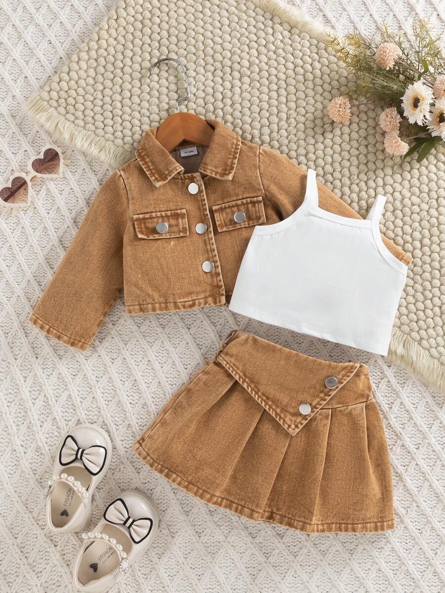 Bộ 3 món cho bé gái, gồm áo khoác kiểu sinh viên, áo hai dây và chân váy xếp ly, thích hợp cho mùa thu/đông. - màu nâu - Xem 1