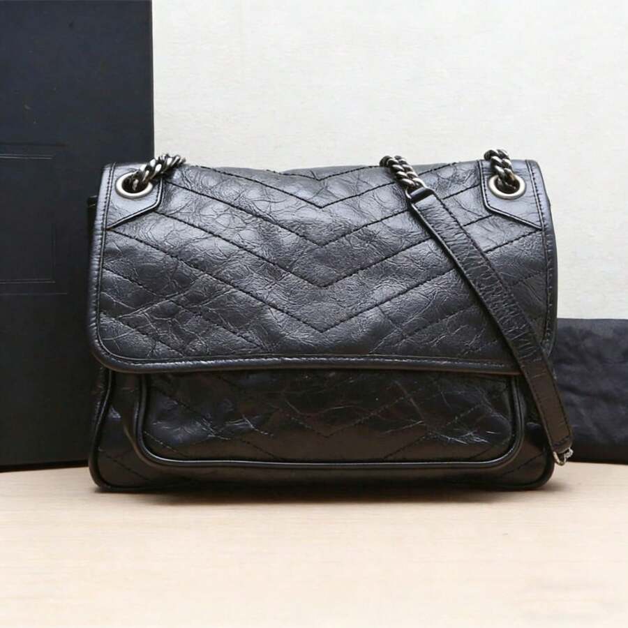 Classic French Flap Crossbody Bag, Matelassé Quilted Flap Shoulder Bag, Women's Elegant Crossbody Purse - 黑色 - 查看 1