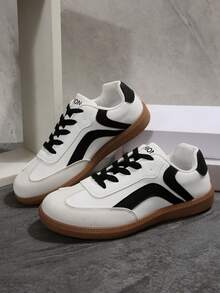 Zapatillas casuales para mujer, diseño retro de hebilla plana, zapatillas de entrenamiento de corte bajo con cordones, adecuadas para uso diario, todas las estaciones - Blanco y Negro - Ver 2