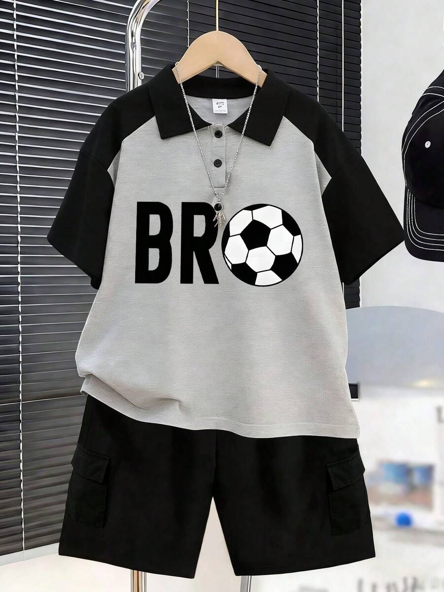 Conjunto de 2 peças para meninos: camisa polo e shorts, estampa com letras e futebol, design clássico com gola, estiloso para uso casual e esportivo. - Multicolorido - Ver 1