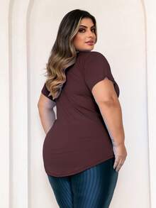 Plus Size Blouse In Lightweight, Comfortable Dry Fit Fabric For Workouts, Fitness, And Casual Sportswear - 鏽棕色 - 查看 3