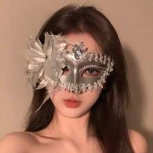 1pc Feather Sequin Masquerade Mask, Party/Halloween Costume Mask (Half Face), High-Saturation Colors + 3D Feather Decorations, Strong Visual Impact, Versatile Style, Suitable For Retro, Glamorous, Holiday And Other Themes. - 銀色 - 查看 1