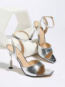 女士性感优雅高跟凉鞋，漆皮大理石纹拱形方头螺旋细高跟，采用柔软PU皮革制成，表面光亮如镜，时尚百搭，适合春夏穿着，可用于约会、晚宴、办公、假日派对等场合，性感踝带设计，优雅时尚的银色高跟鞋 - 銀色 - 查看 7