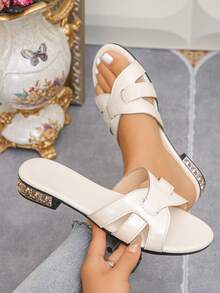 女士黑色休闲优雅拖鞋，尺码 36-42，采用柔软人造革制成，有黑色、酒红色、银色可选，舒适百搭，适合室内、室外、海滩、夏季度假穿着。 - 米色 - 查看 2