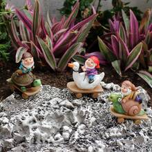 Conjunto de 1 Estátua de Fada em Resina Prateada com Miniaturas de Tartaruga, Pato e Caracol - Perfeita para Jardins de Fadas, Decoração Externa e Presentes de Ação de Graças, Estátuas Divertidas de Gnomos de Jardim, Decoração de Mesa para Pátio, Presentes com Estatuetas de Animais, Adequada para Decoração de Jardim de Fadas, Decoração de Natal e Dia dos Namorados - Scooter Anão - Ver 5