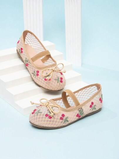 1双时尚刺绣轻便透气网面平底鞋，春夏穿着舒适